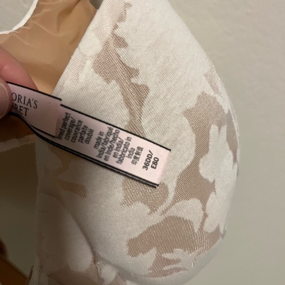 Victoria’s Secret Lined Perfect Coverage-38DD - Picture 3 of 3